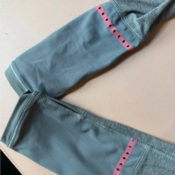 Lululemon Gray Quarter Zip Pullover Pink Accent Athletic Top Size 8 - Picture 7 of 8